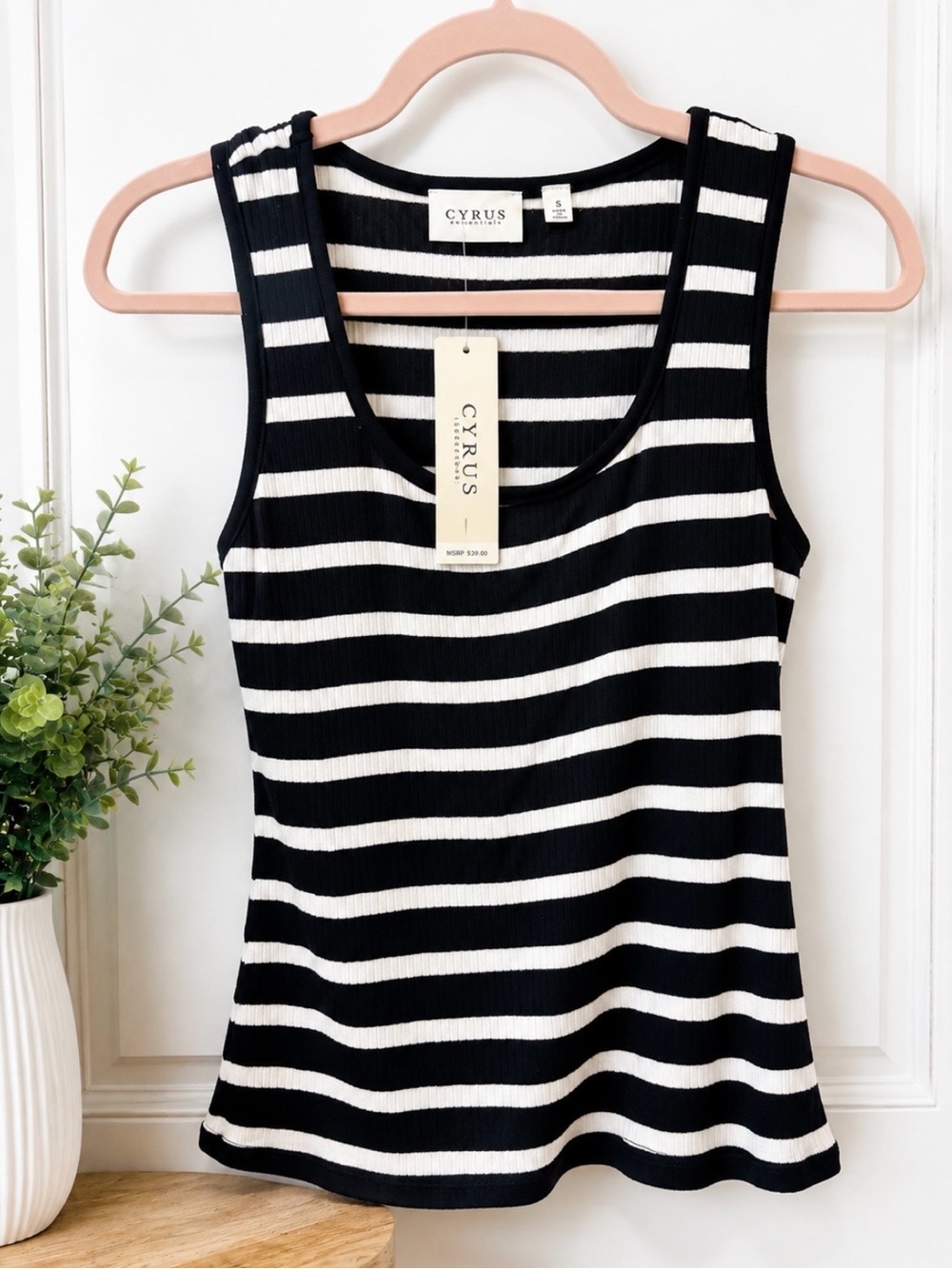 NWT Cyrus Black & White Striped Ribbed Tank Top size Small